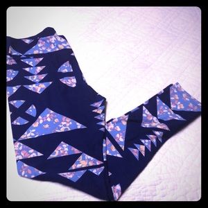 ⭐️⭐️ 3 for $25!!⭐️⭐️ Lula Roe tall and curvy leggings BNWOT